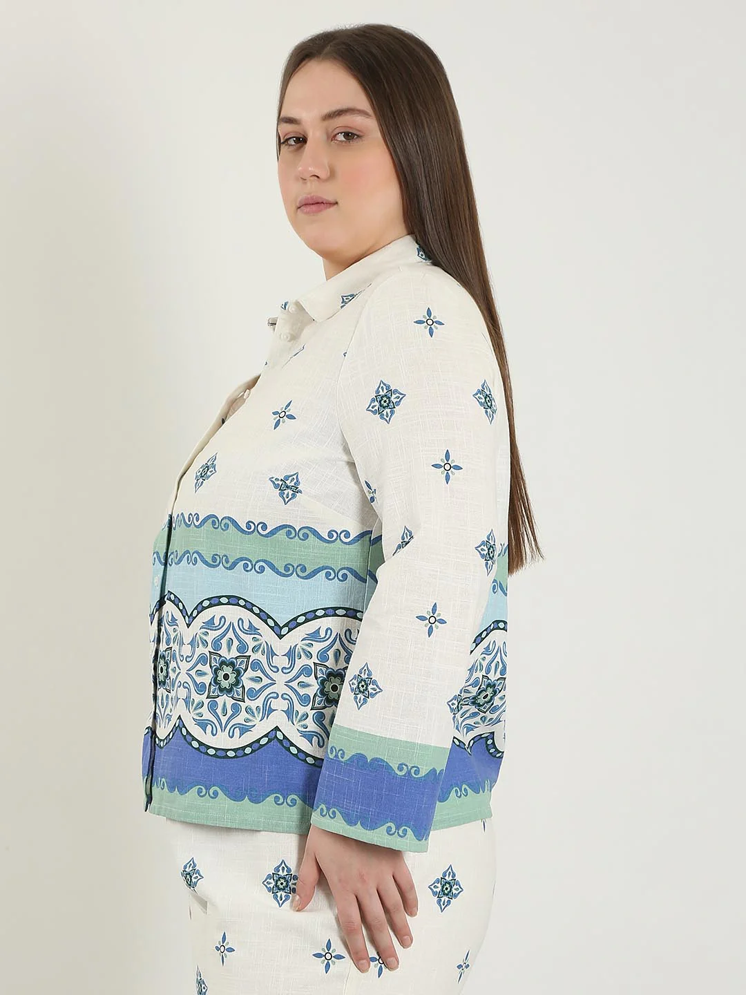 Vero Moda Curve White Printed Cotton Shirt - Image 4