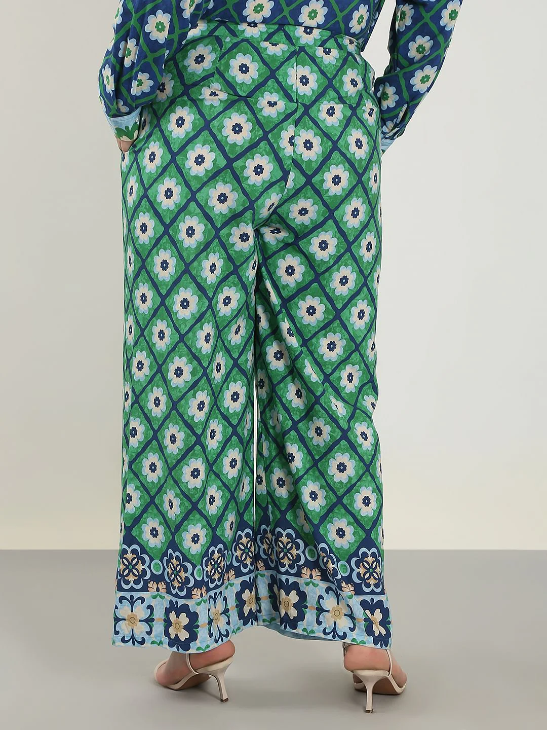 Curve Green Printed Co-Ord Set Pants - Image 4