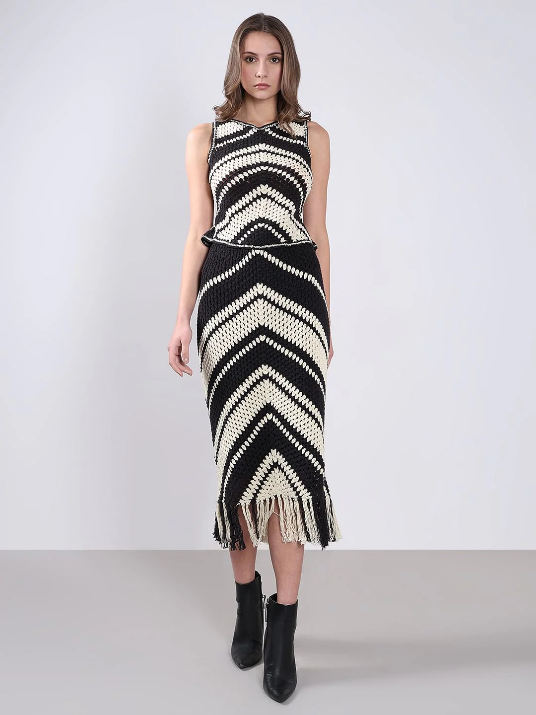 Black & White Sleeveless Co-Ord Set Top - Image 5