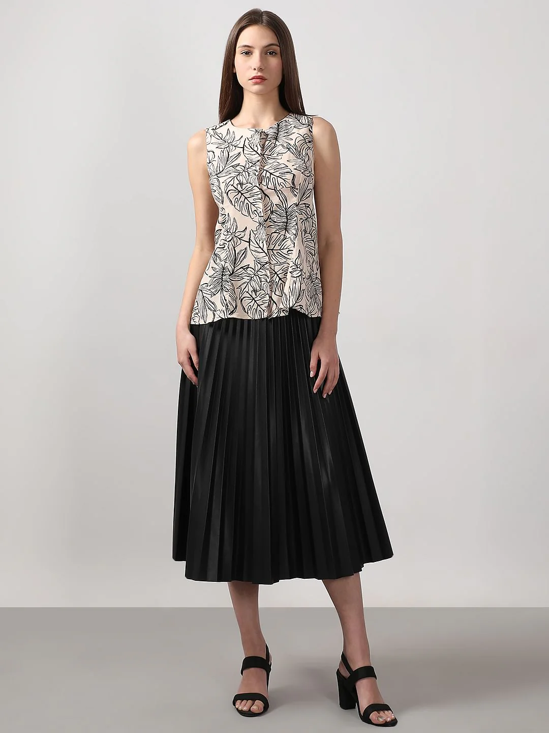 Beige Printed Sleeveless Top - Image 5
