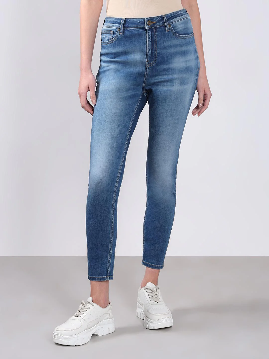 Vero Moda Light Blue Mid Rise Skinny Fit Jeans - Image 2