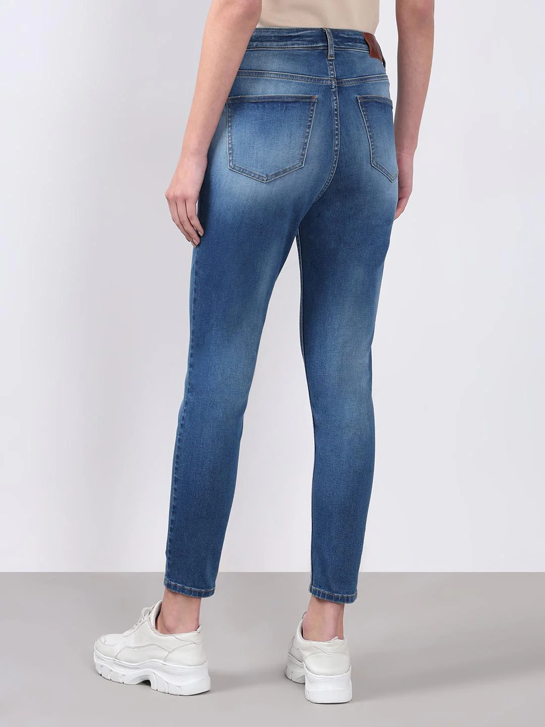 Vero Moda Light Blue Mid Rise Skinny Fit Jeans - Image 3