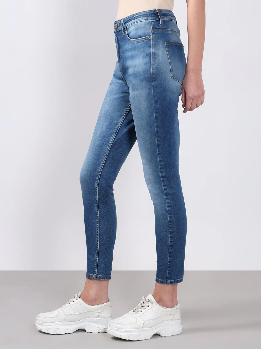 Vero Moda Light Blue Mid Rise Skinny Fit Jeans - Image 4