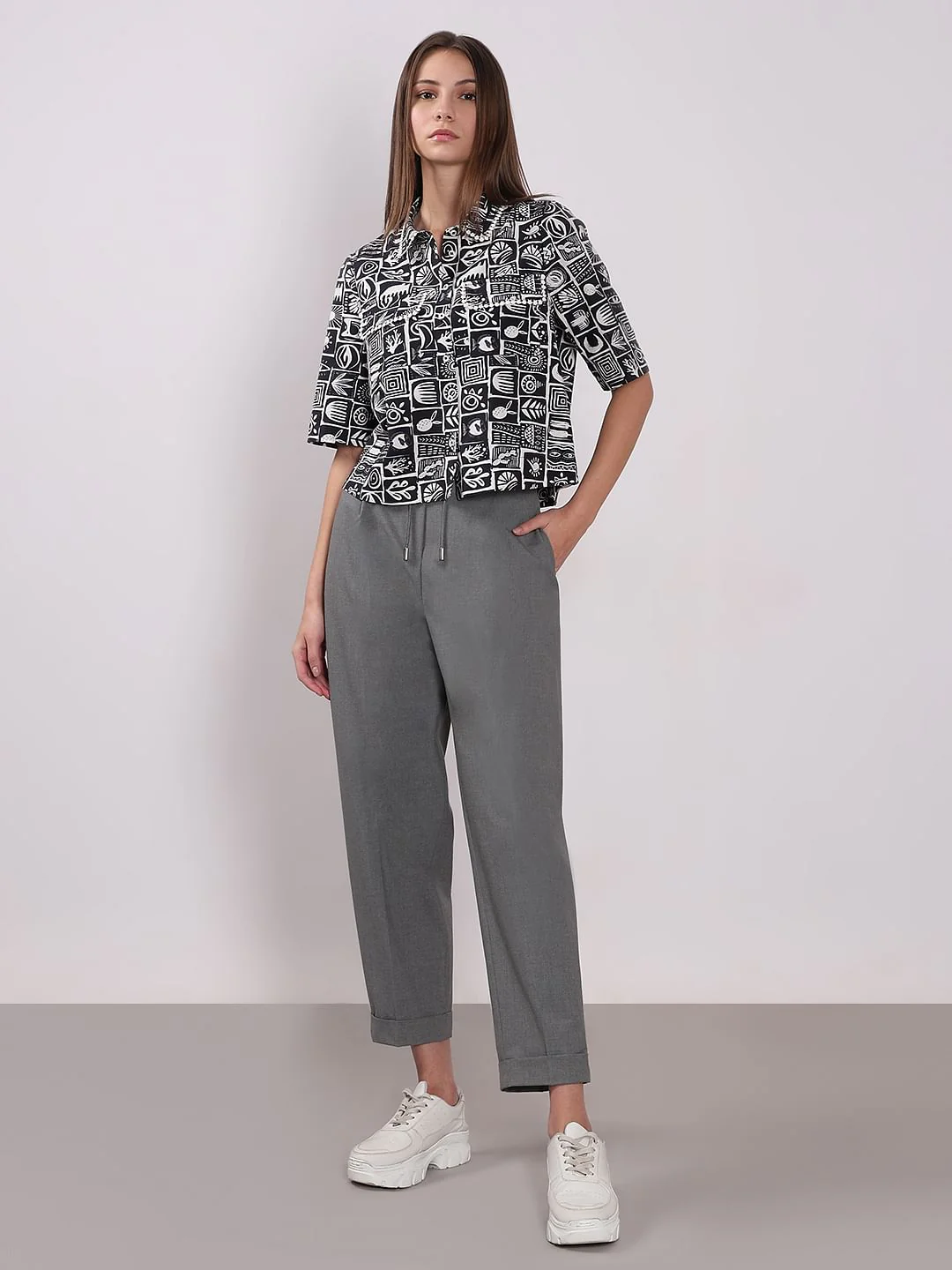 Black & White Printed Cropped Shirt - Image 5