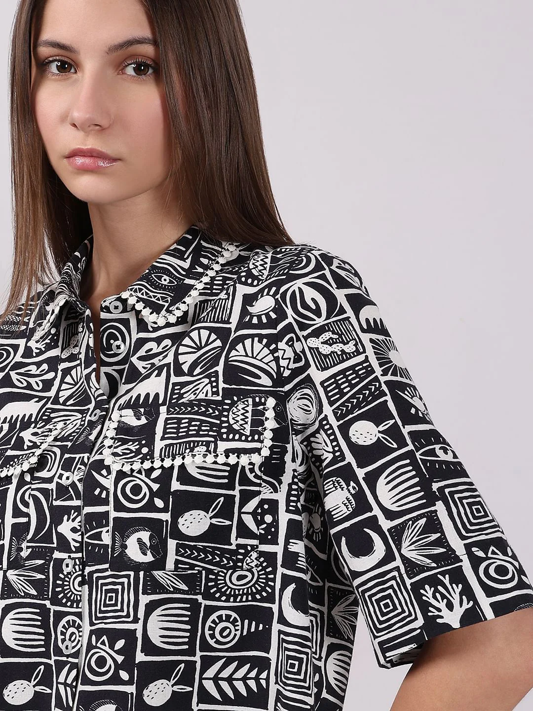 Black & White Printed Cropped Shirt - Image 6