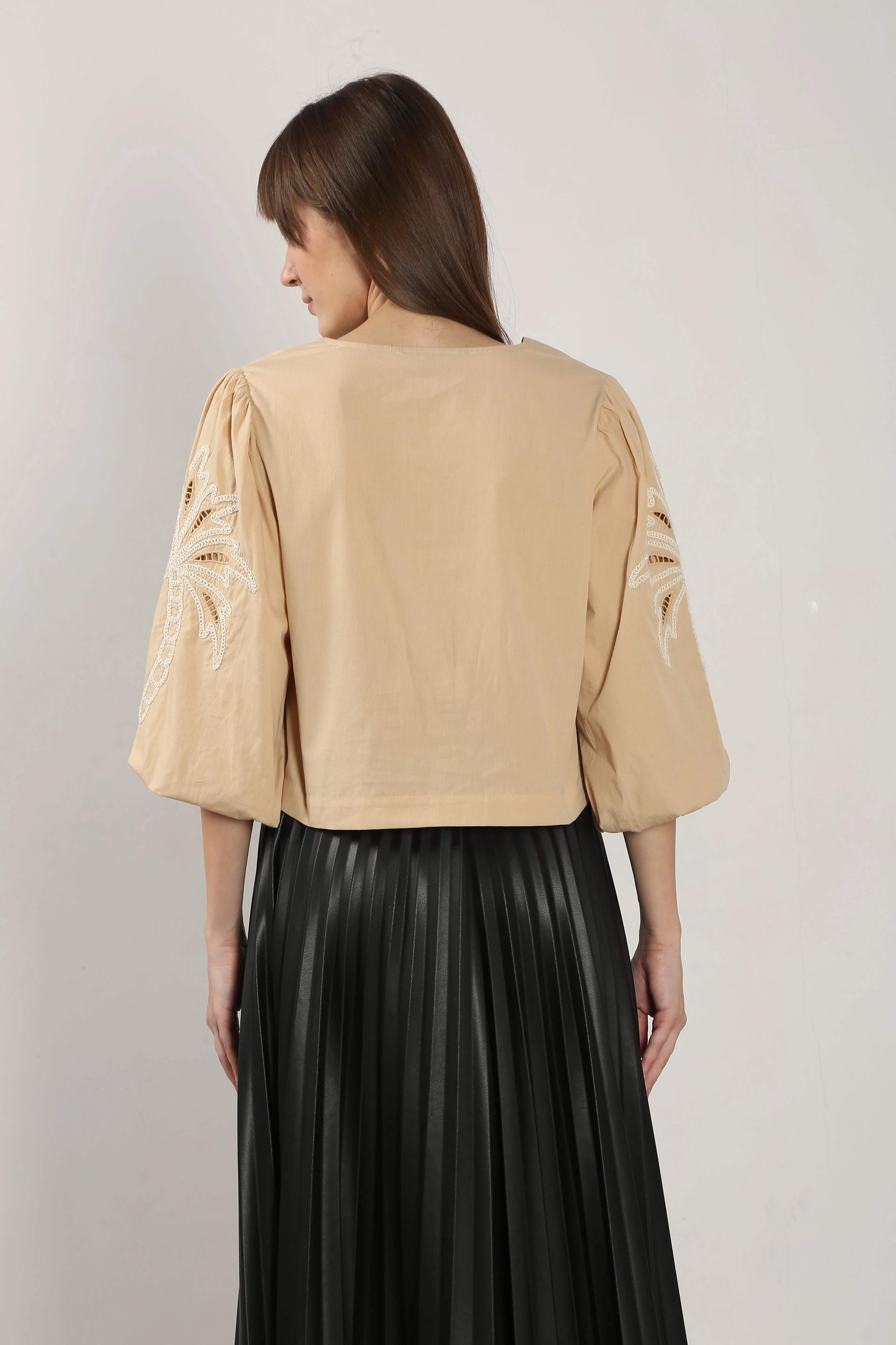 Vero Moda Beige Embroidered Print Top - Image 10