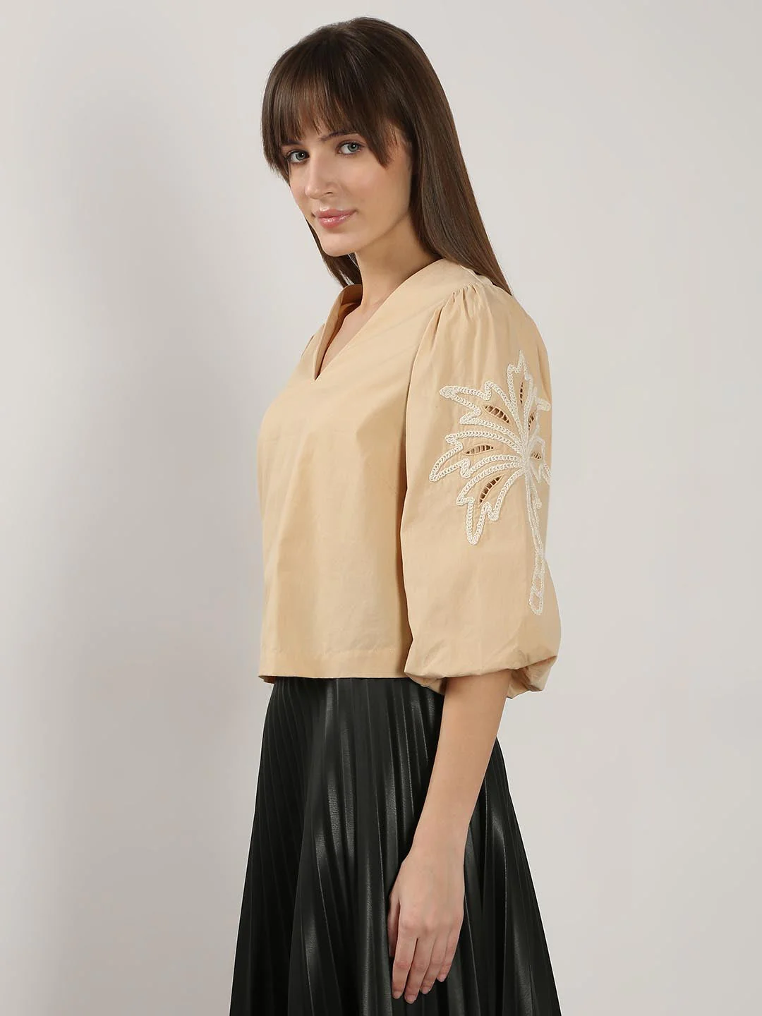 Vero Moda Beige Embroidered Print Top - Image 4