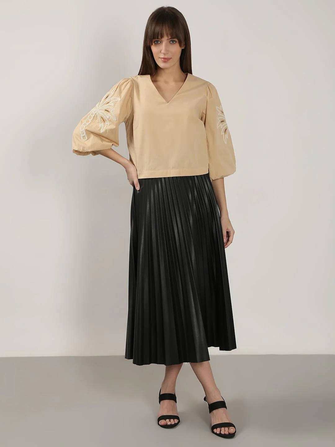 Vero Moda Beige Embroidered Print Top - Image 5
