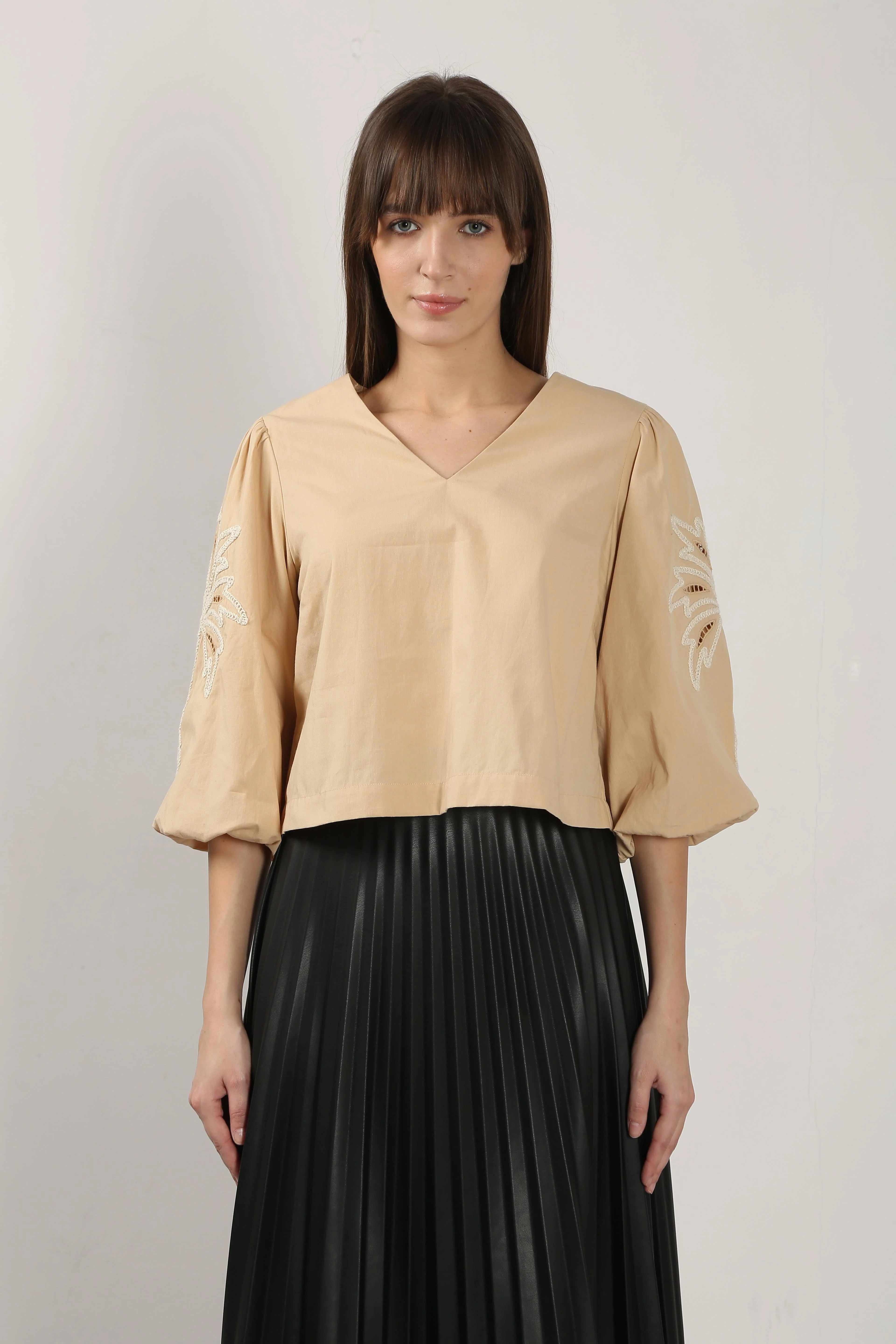 Vero Moda Beige Embroidered Print Top - Image 9