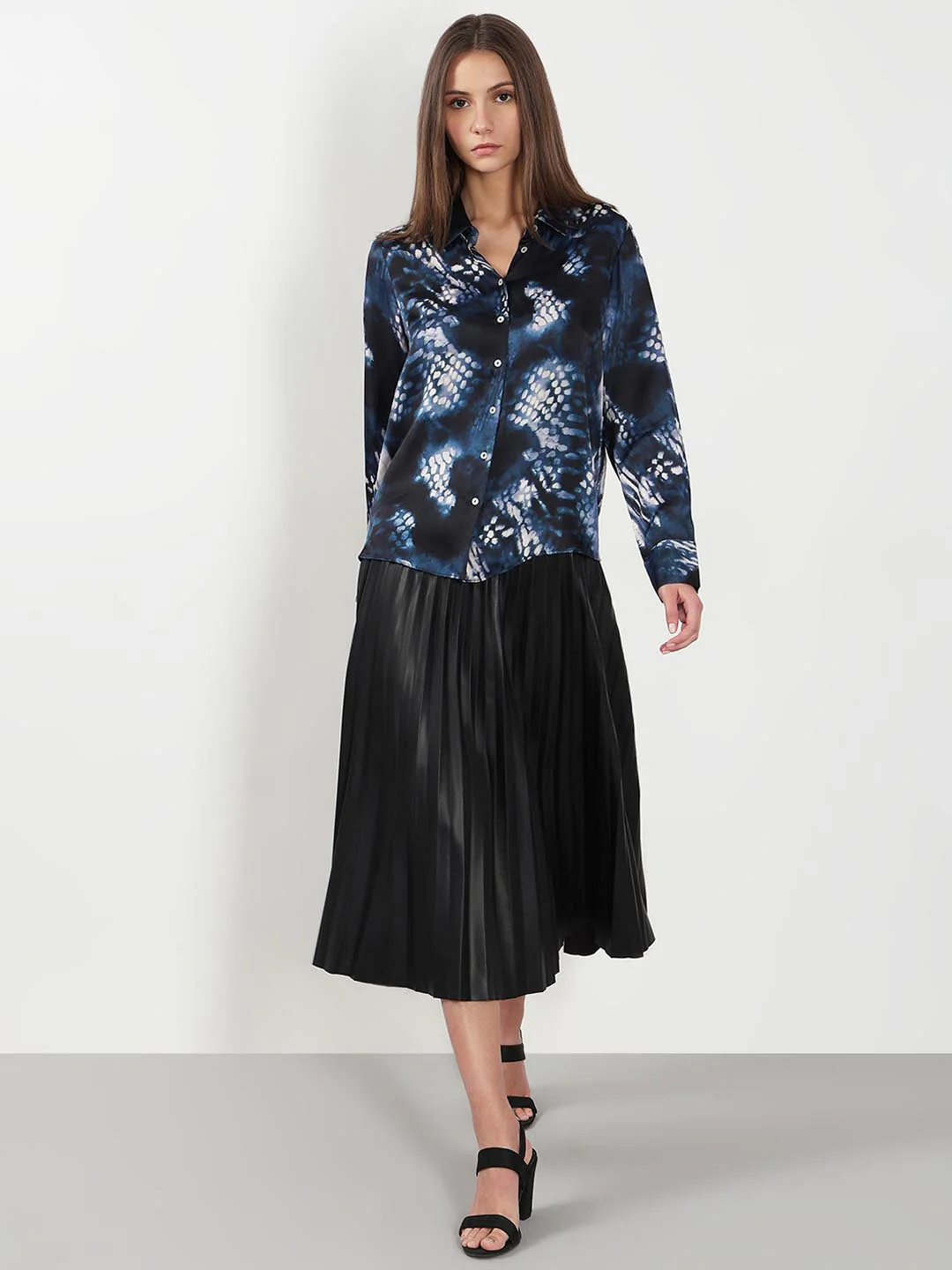 Vero Moda Navy Blue Printed Shirt - Image 5