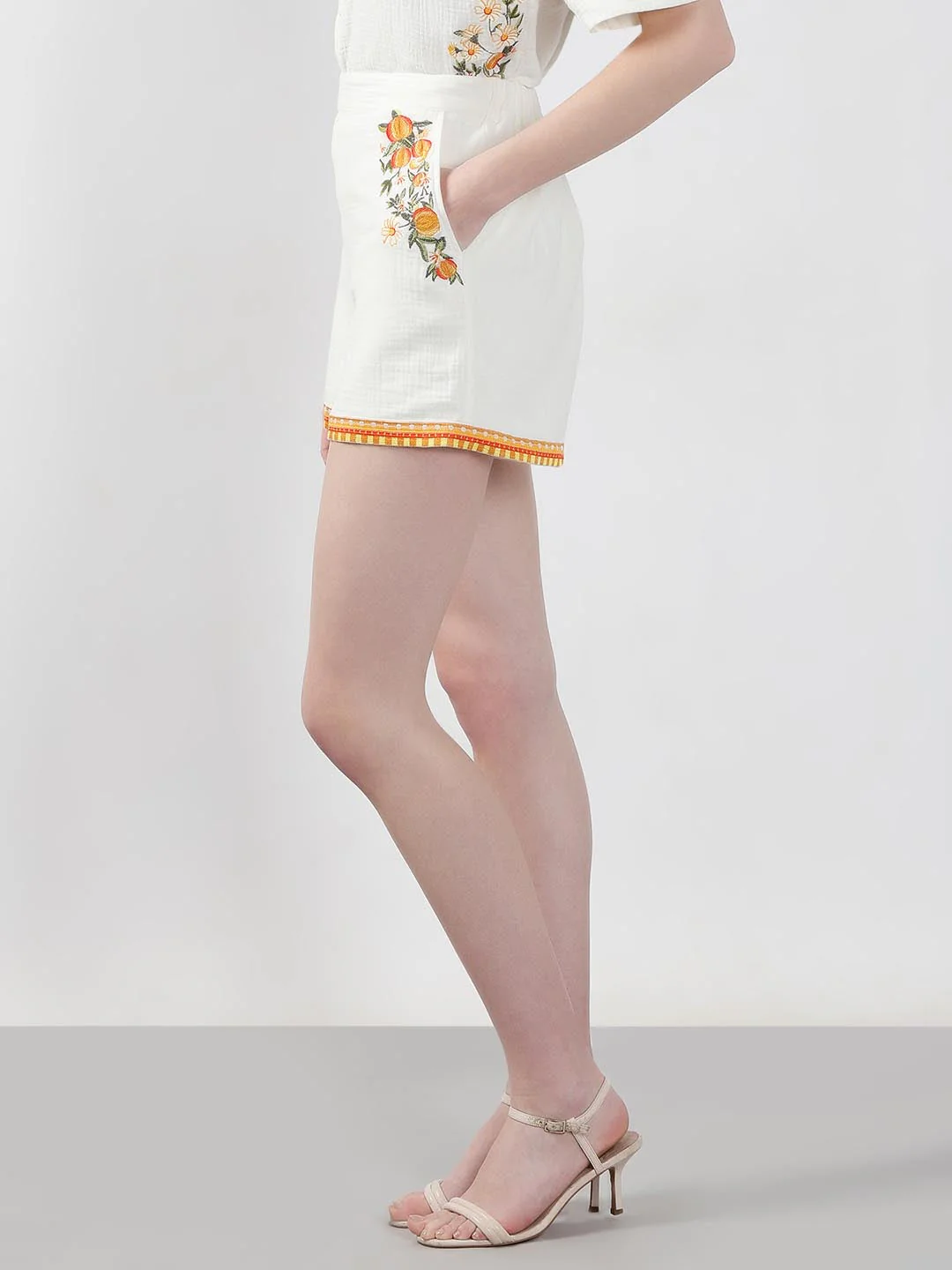 Vero Moda White Embroidered Print Shorts - Image 4