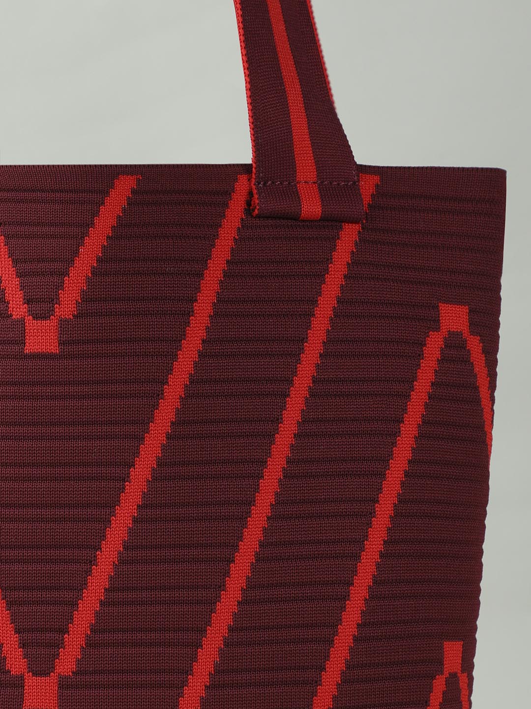 Red Textured Contrast Shoulder Bag - Image 4