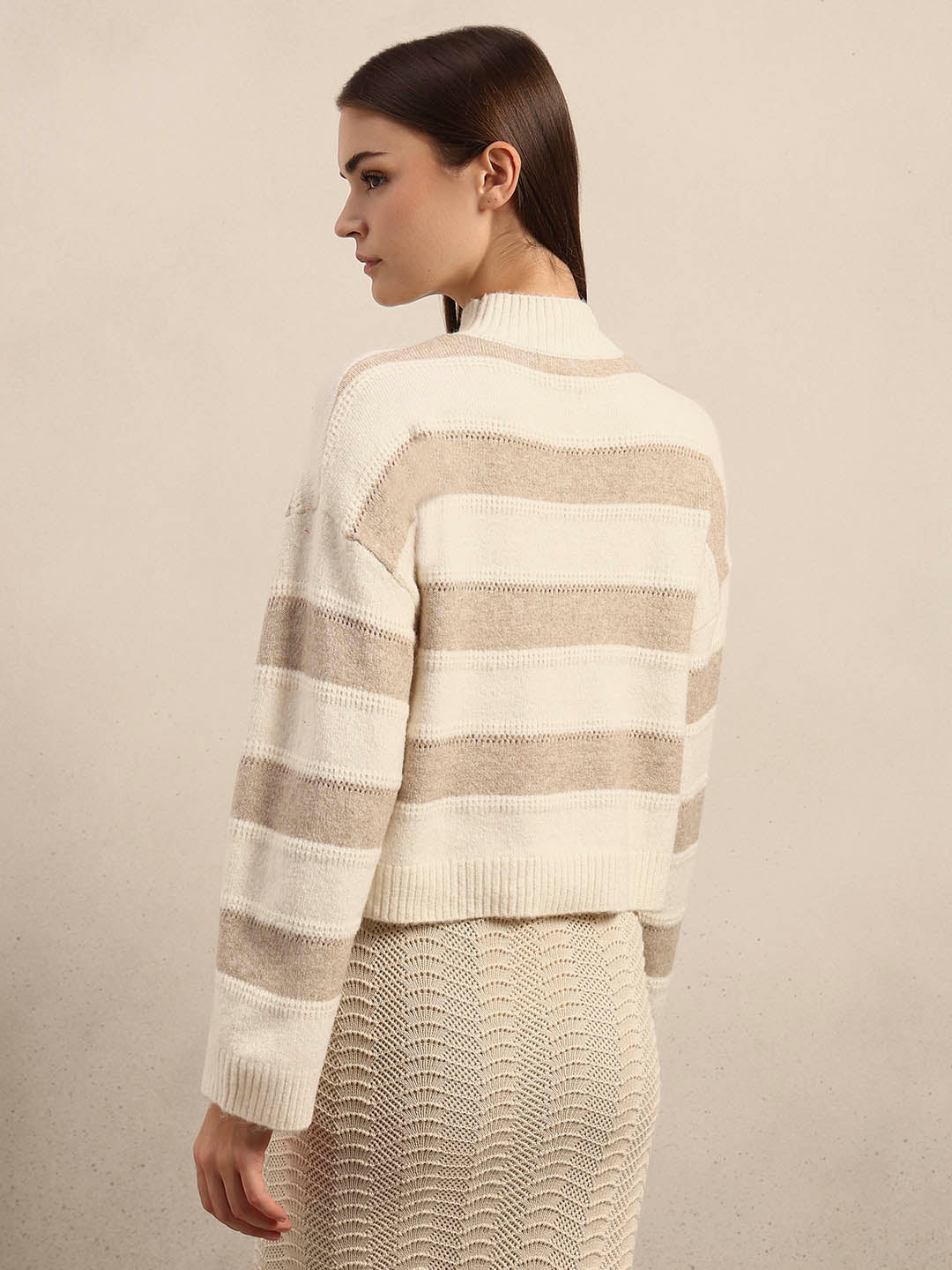 High-Neck Colourblocked Pullover - Beige - Image 4