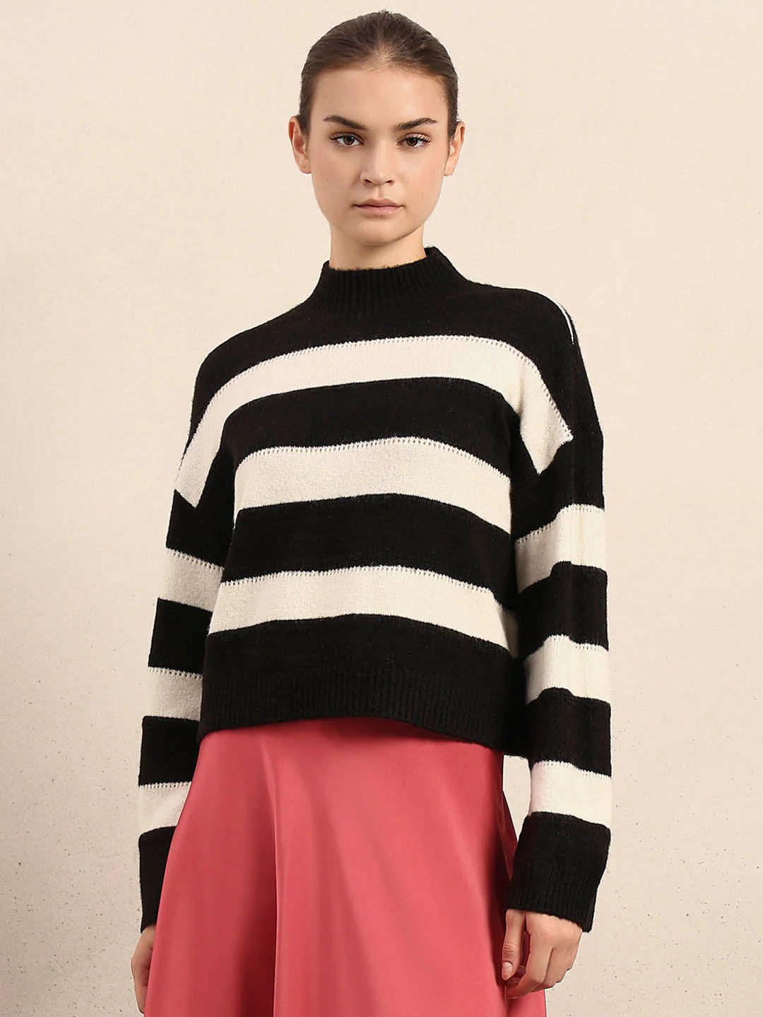 High-Neck Colourblocked Pullover - Black - Image 2