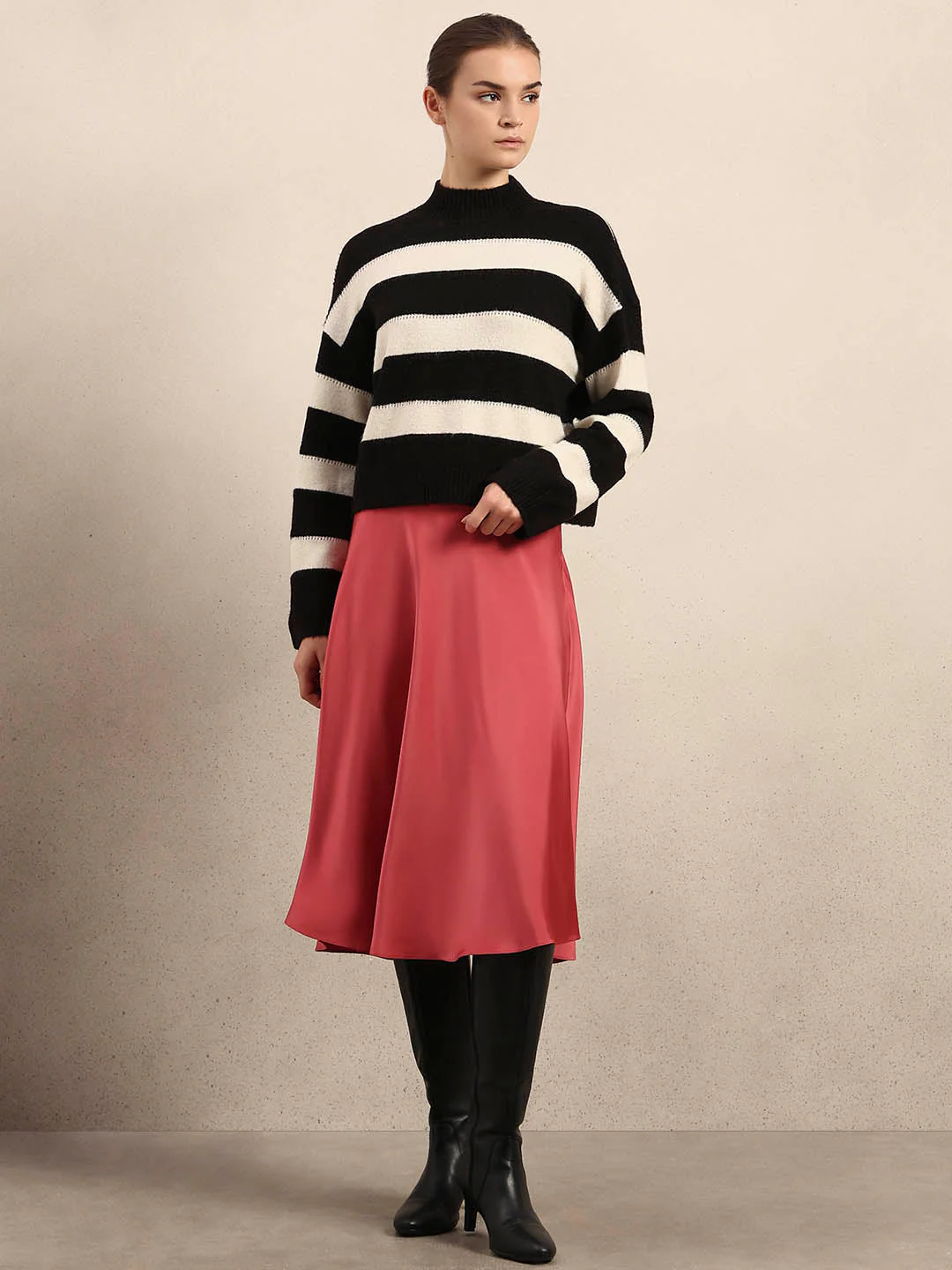 High-Neck Colourblocked Pullover - Black - Image 5