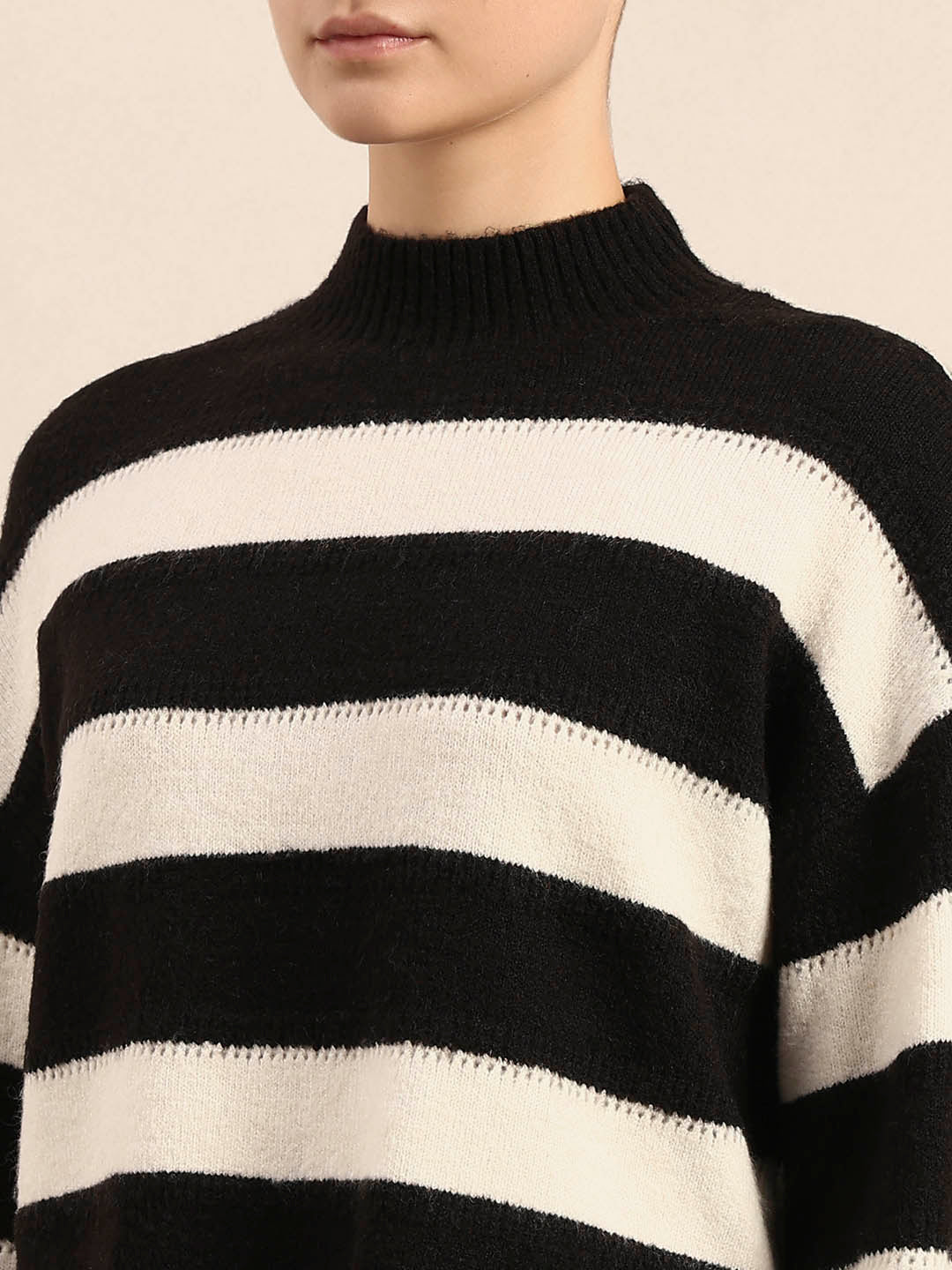 High-Neck Colourblocked Pullover - Black - Image 8