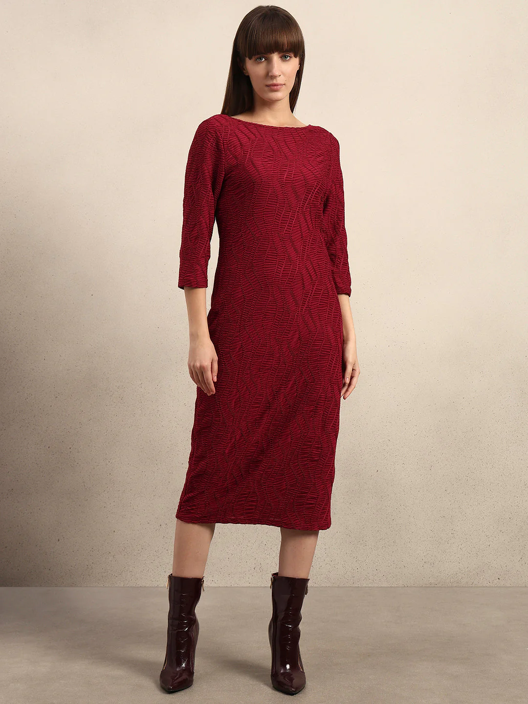 Textured Maroon Midi Dress - Image 2