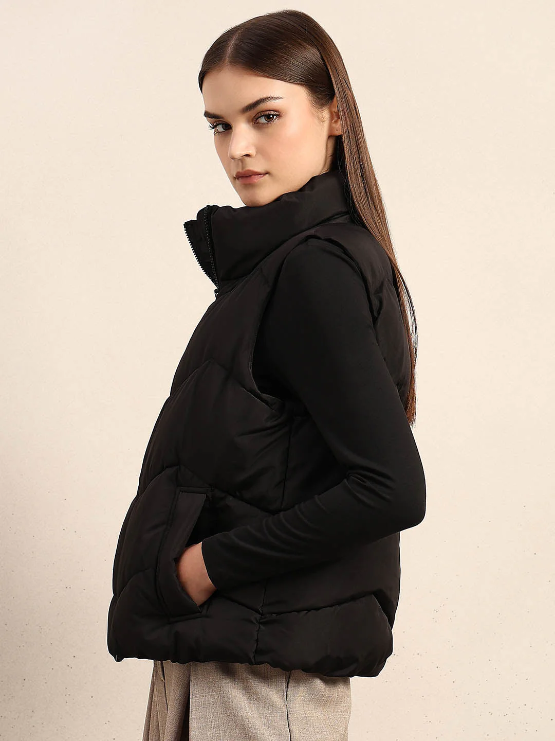 High-Neck Short Puffer Waistcoat - Black - Image 3