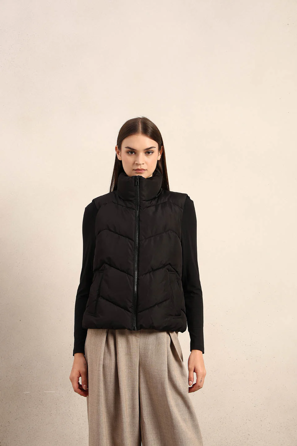 High-Neck Short Puffer Waistcoat - Black - Image 9