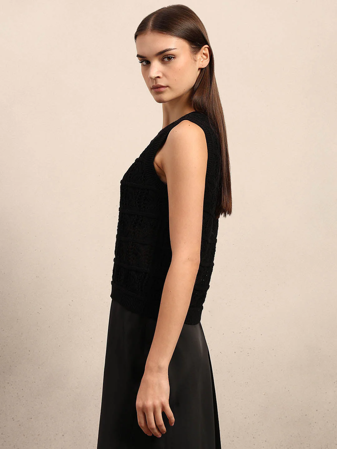 O-Neck Knitted Sleeveless Pullover - Image 3