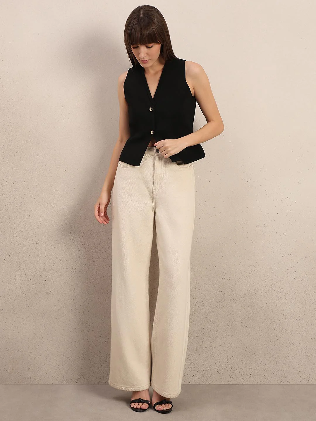 Black Sleeveless Vest - Image 5