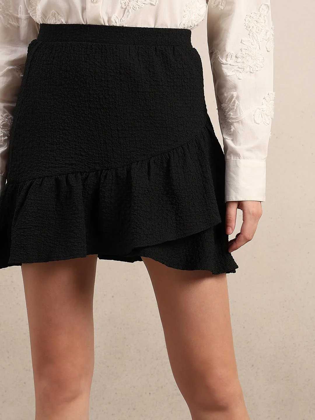 Black Ruffle Detail Mini Skirt - Image 6