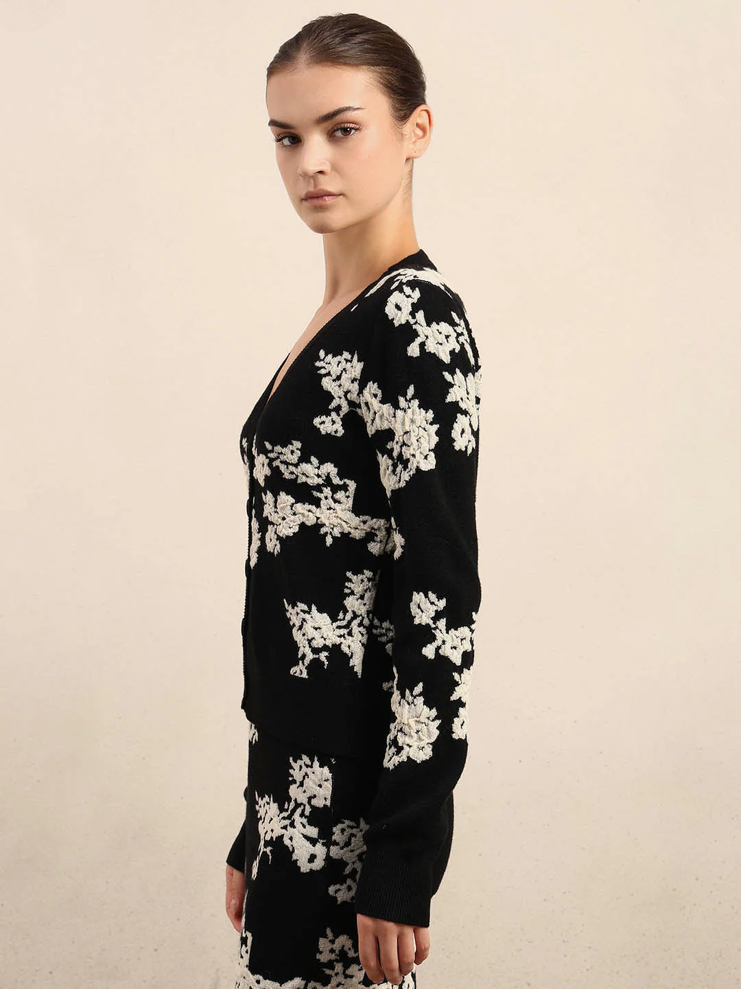 Floral Embroidered Open Cardigan - Image 3