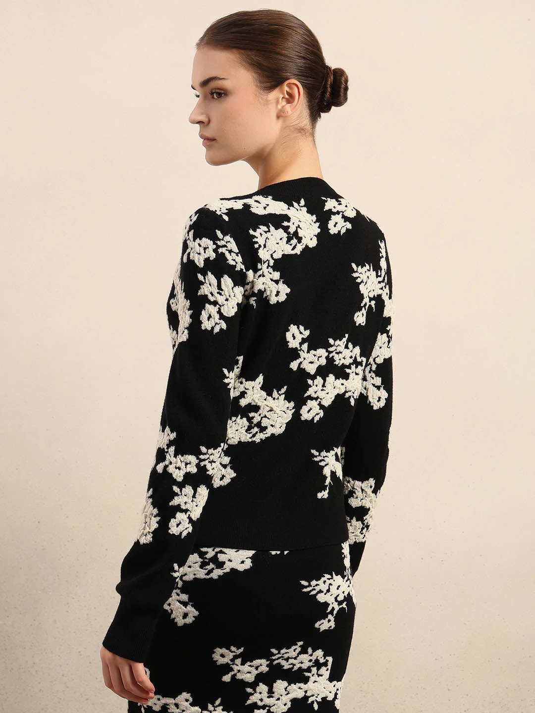 Floral Embroidered Open Cardigan - Image 4