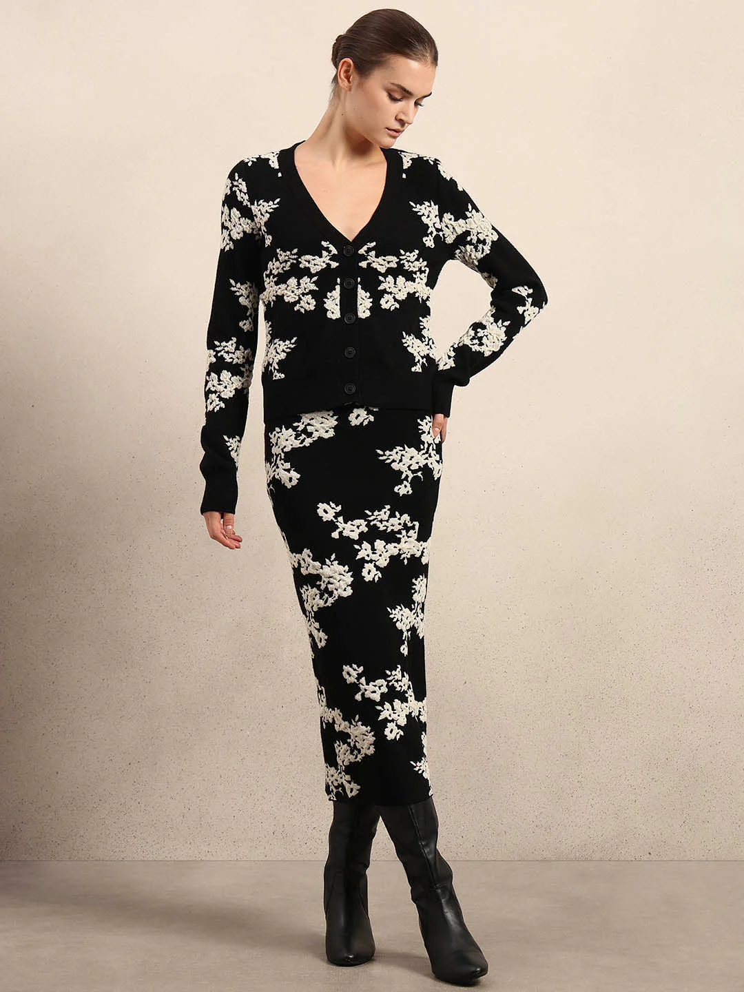 Floral Embroidered Open Cardigan - Image 5