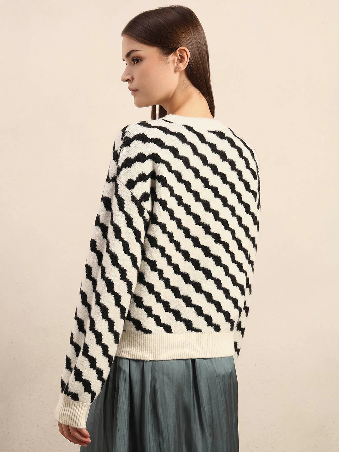 Black & Beige Printed Pullover - Image 4