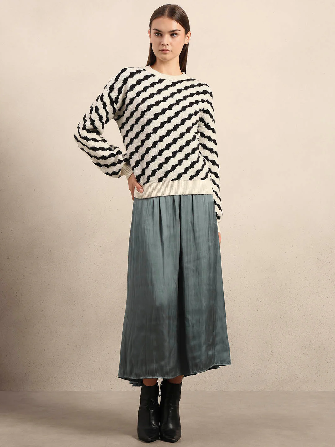 Black & Beige Printed Pullover - Image 5