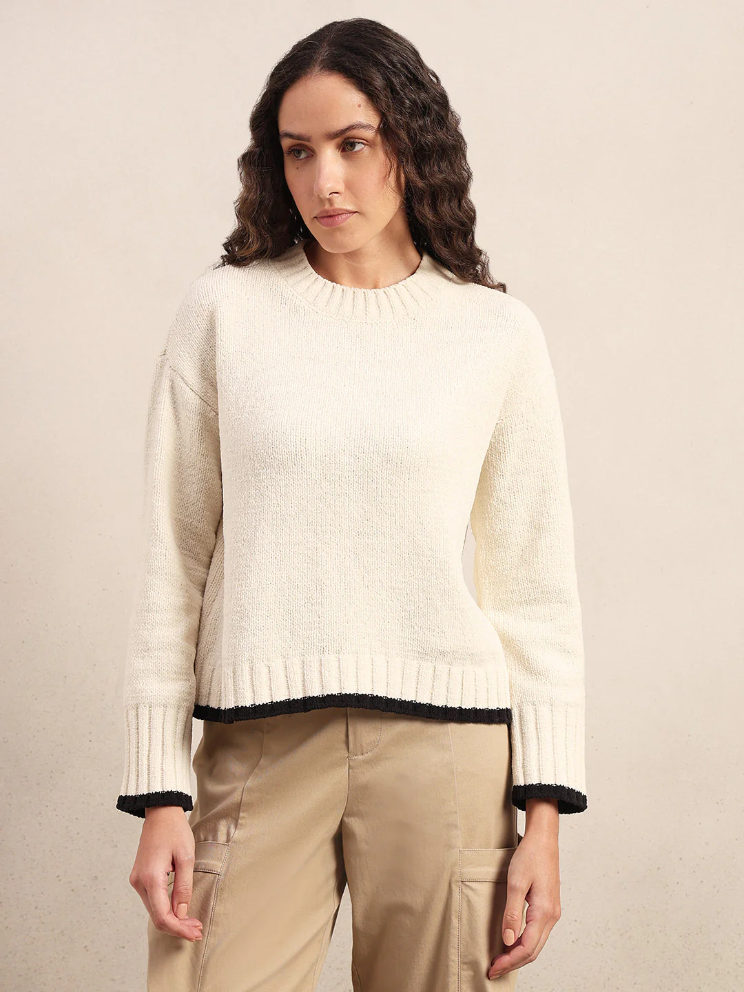 O-Neck Contrast Hem Pullover - Image 2