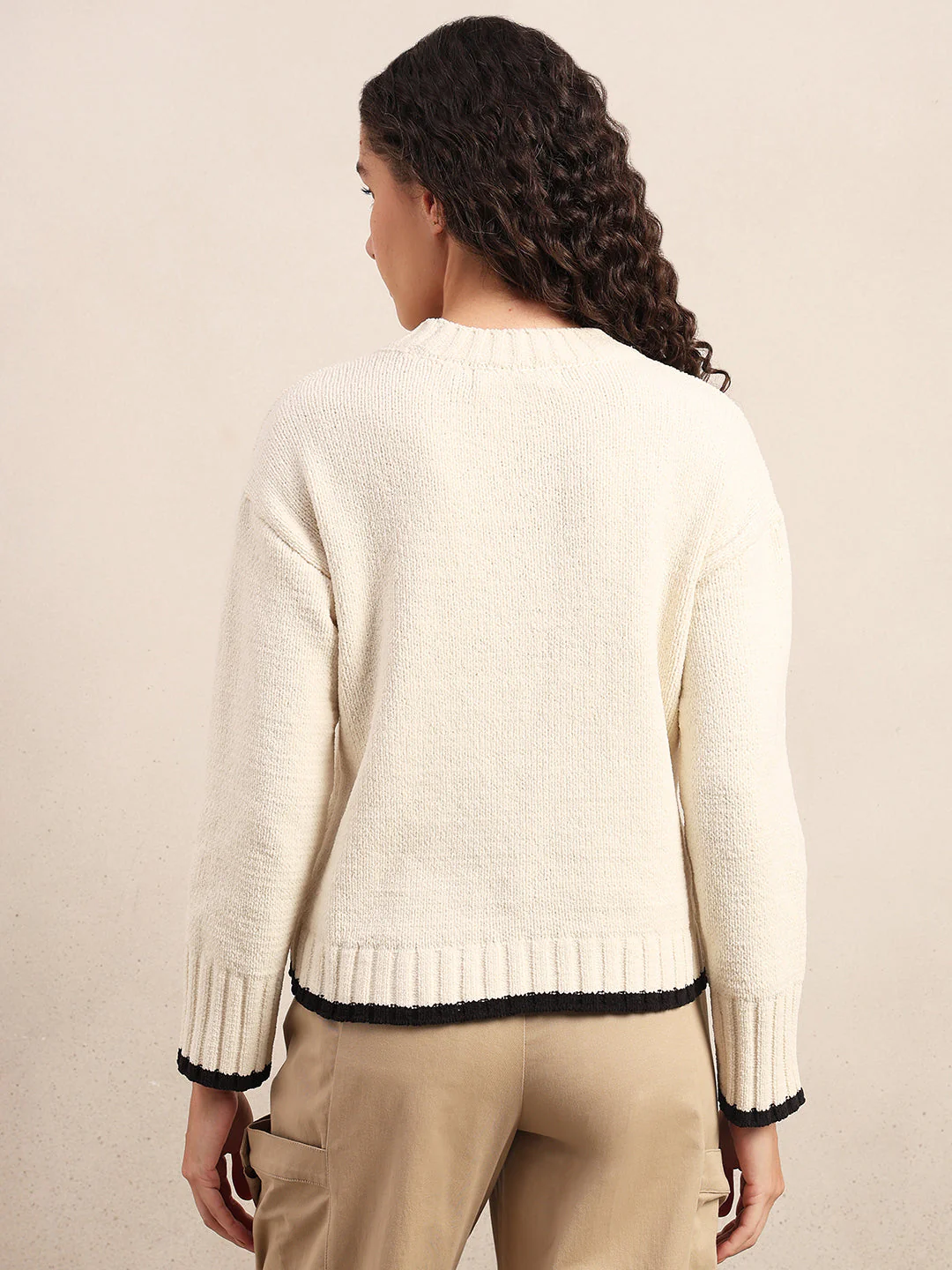 O-Neck Contrast Hem Pullover - Image 4
