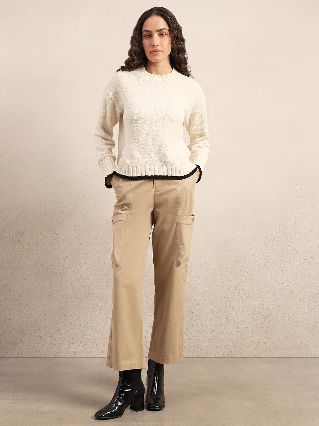 O-Neck Contrast Hem Pullover - Image 5