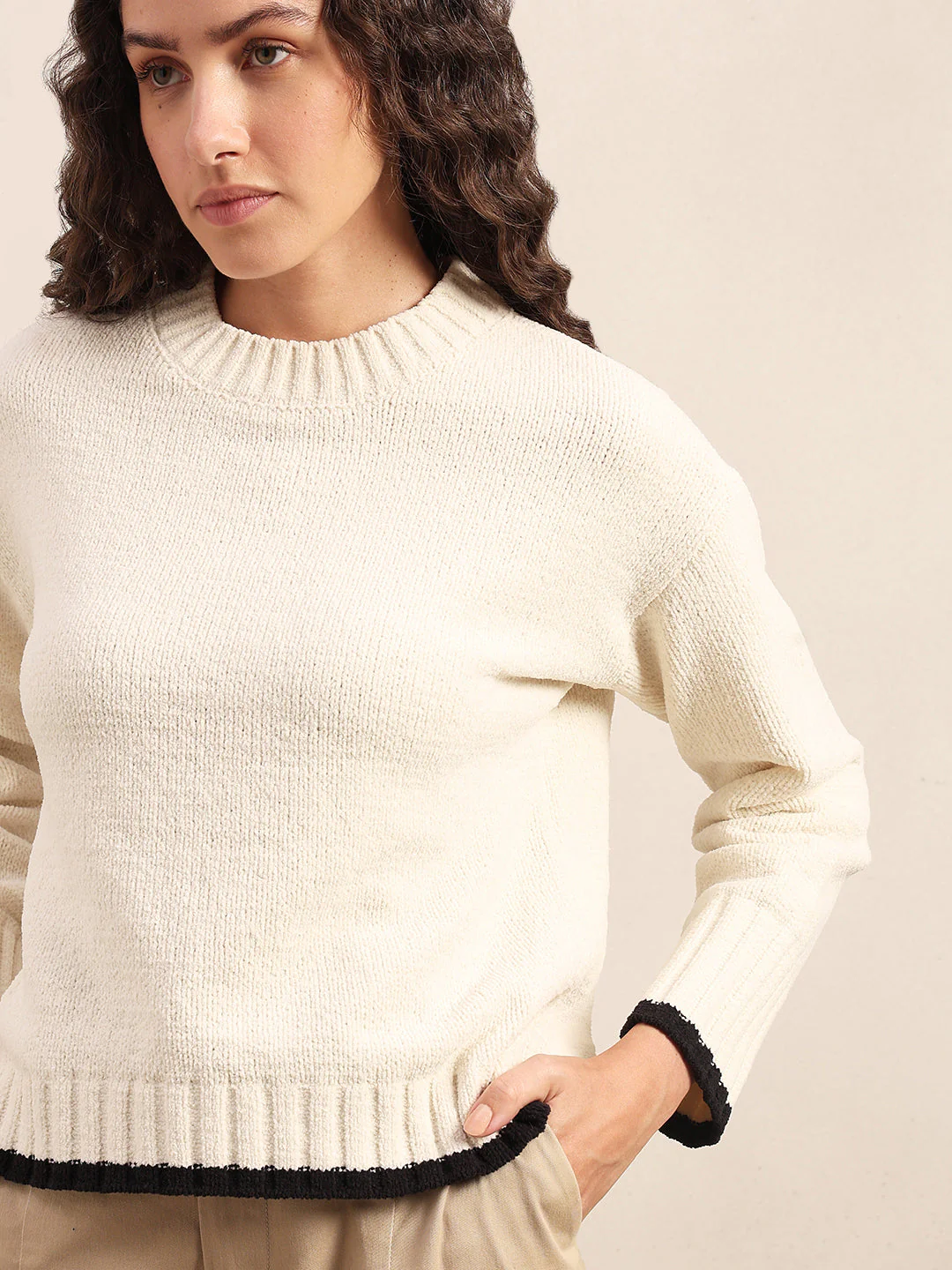 O-Neck Contrast Hem Pullover - Image 6