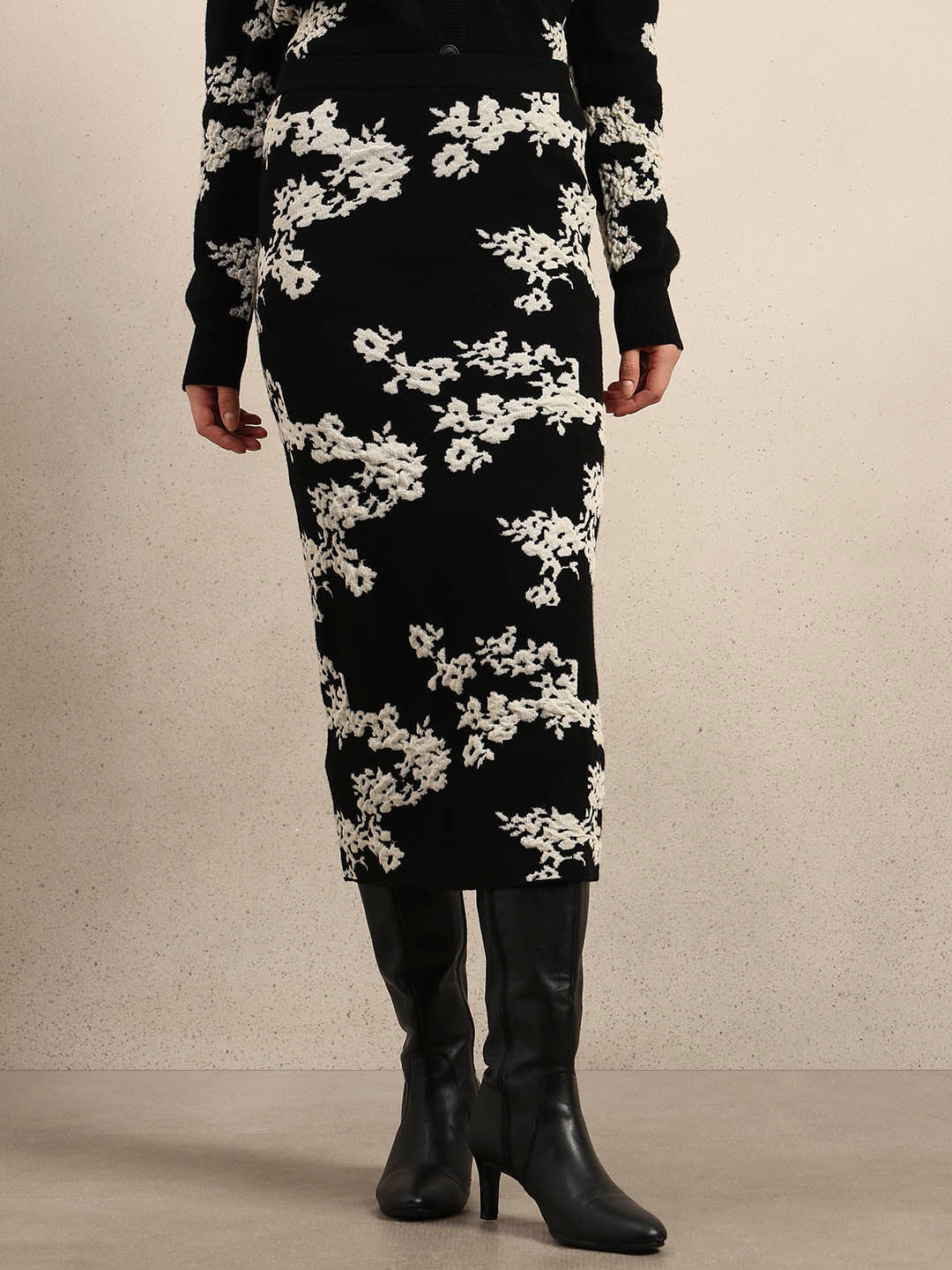 Floral Bodycon Midi Skirt - Image 2