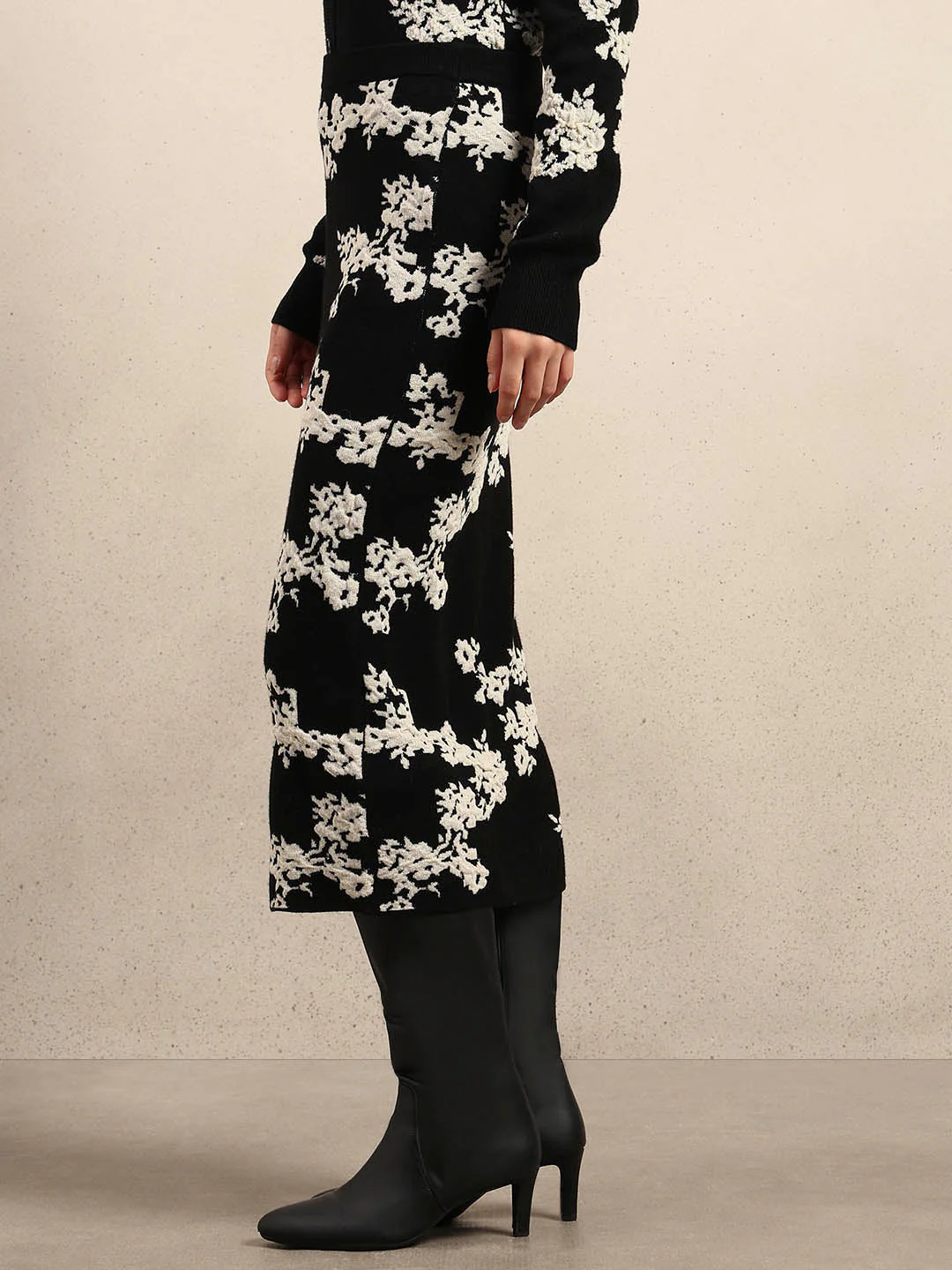 Floral Bodycon Midi Skirt - Image 3