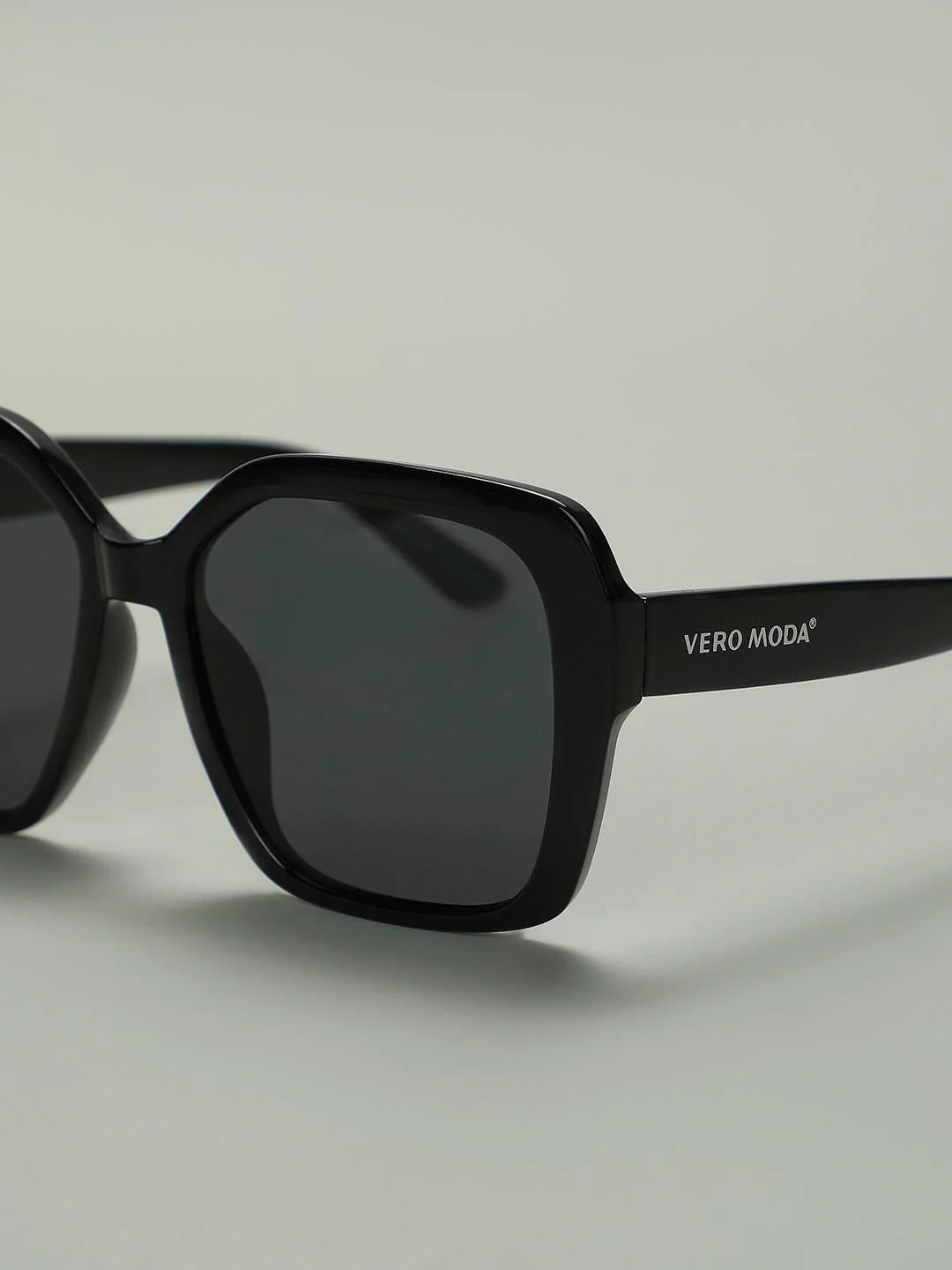 Black Square Framed Sunglasses - Image 4