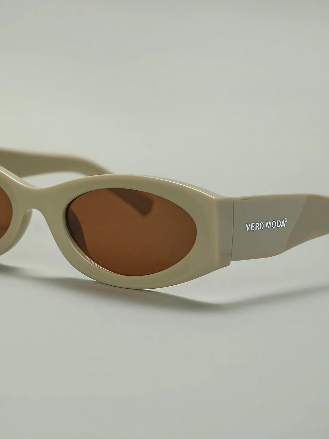 Cream Oval Framed Sunglasses - Image 4