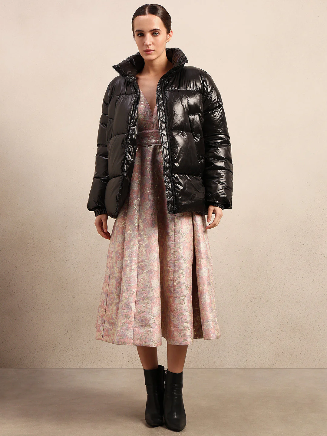 Black Short Puffer Jacket - Image 5