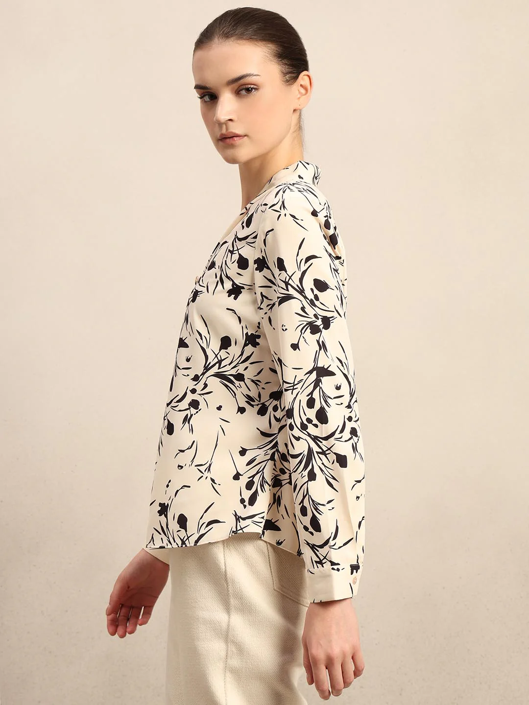 Off-White Printed V-Neck Top - Image 3