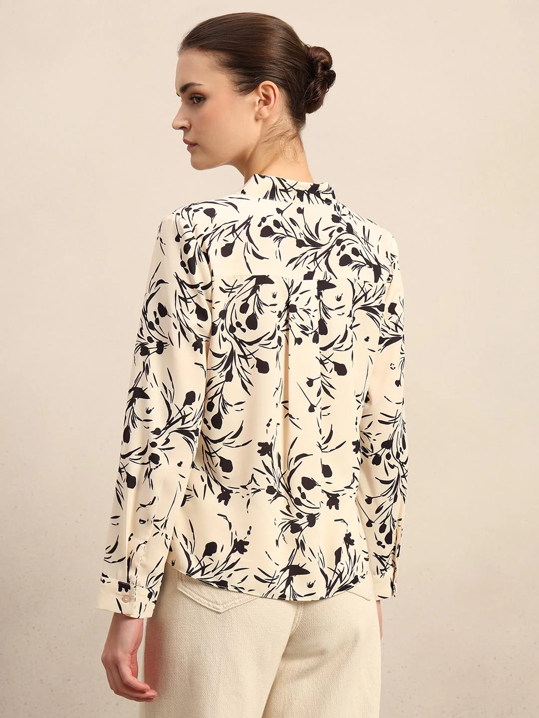 Off-White Printed V-Neck Top - Image 4