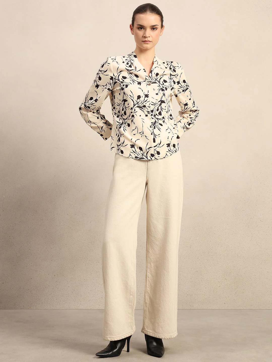 Off-White Printed V-Neck Top - Image 5