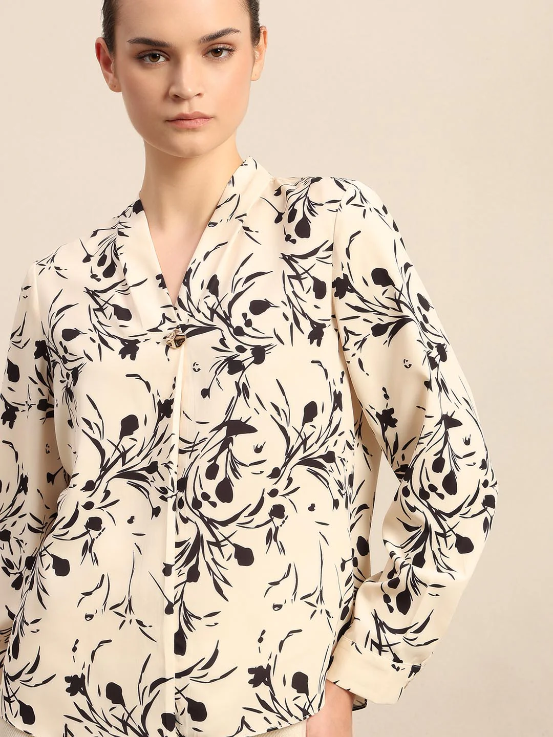 Off-White Printed V-Neck Top - Image 6