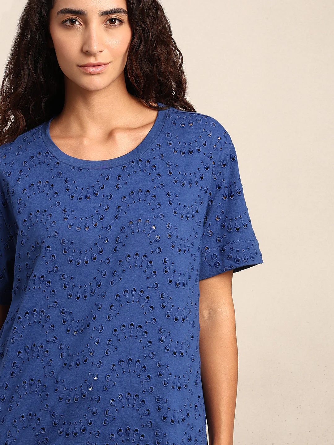 Schiffli Cotton T-shirt - Image 5