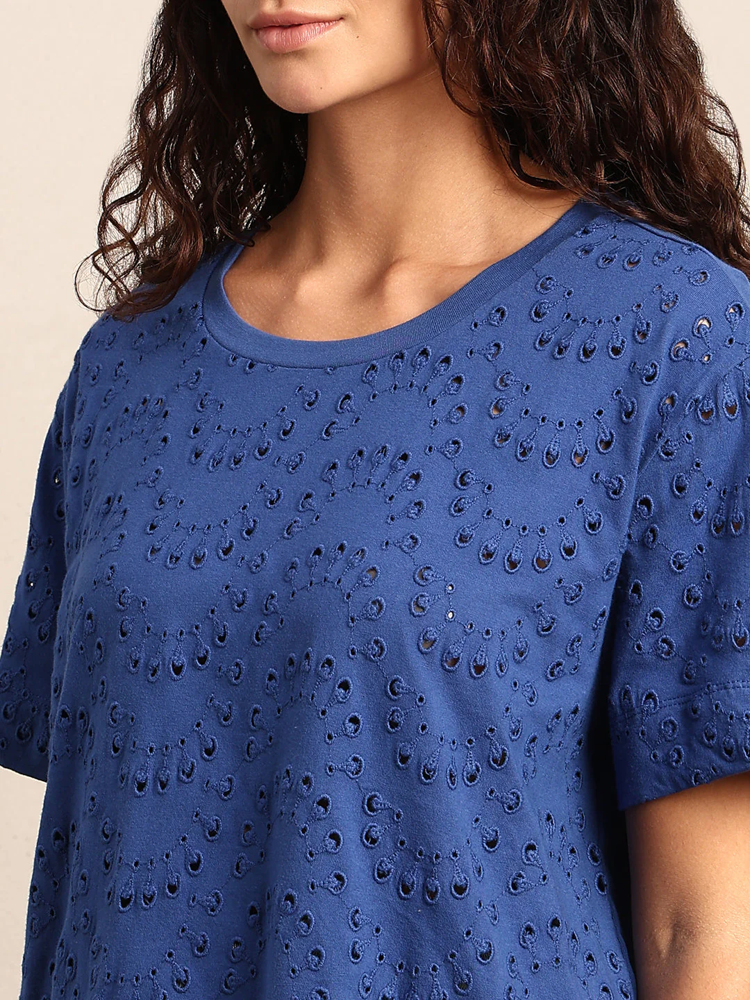 Schiffli Cotton T-shirt - Image 7