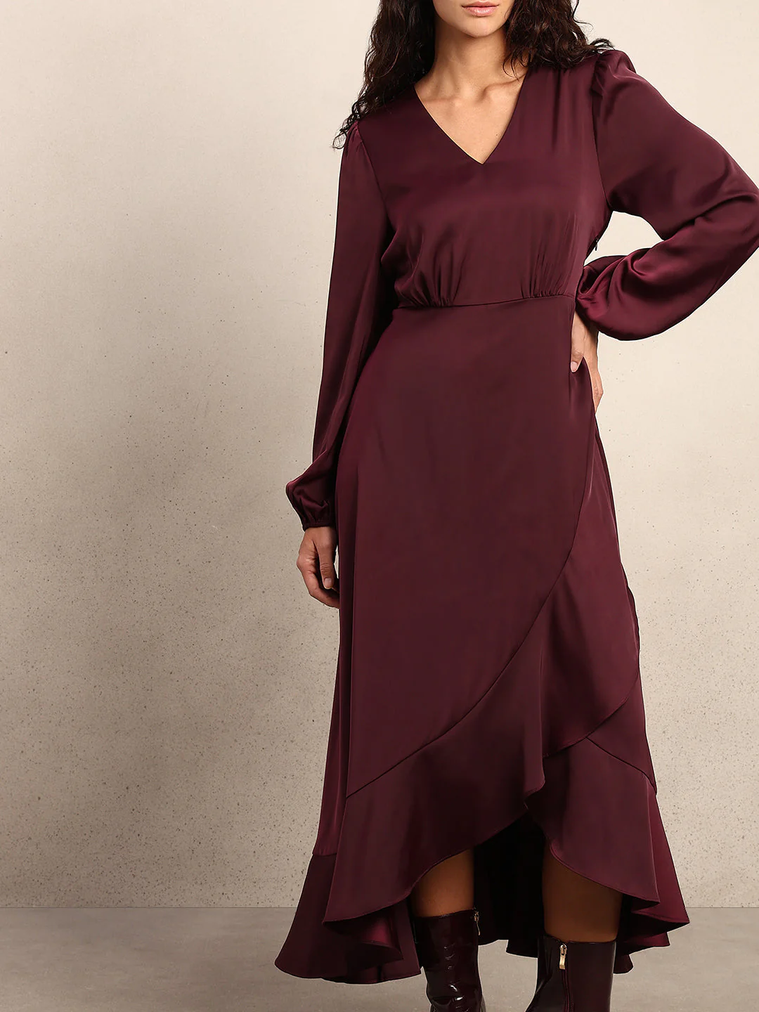 Ruffle Detail V-Neck Midi Dress - Image 4