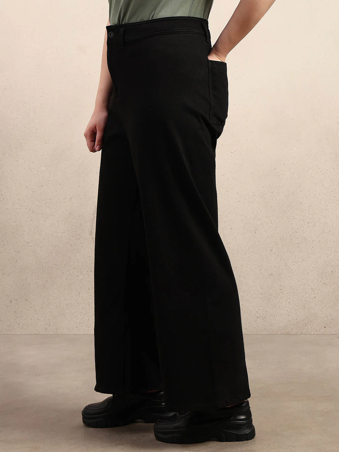 Curve High-Rise Black Flared Jeans - Image 3