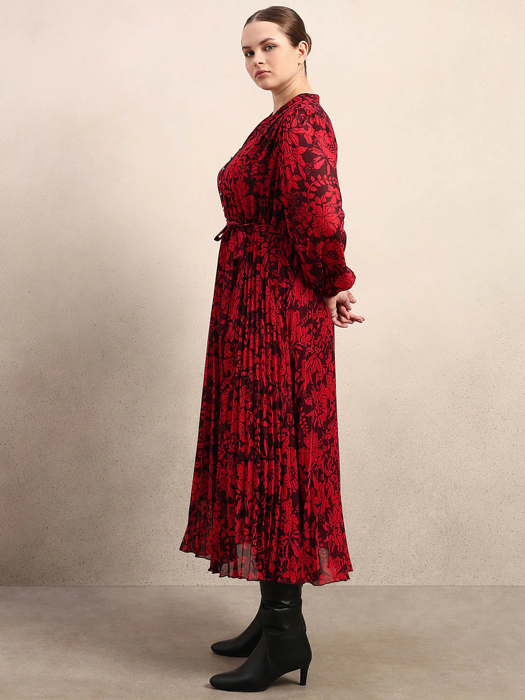 Curve Red Floral Pleated Midi Dress - Image 3