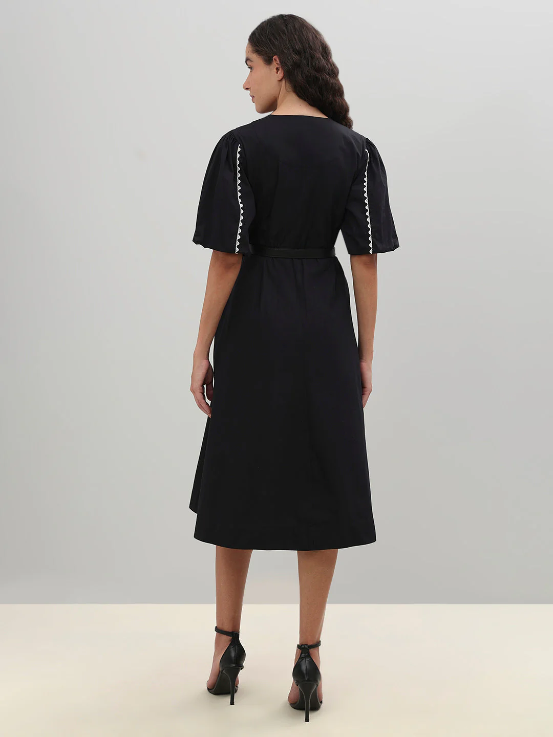 V-Neck Contrast Stitch Midi Dress - Image 4